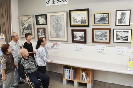 墨の濃淡で風景など表現　津の榊原温泉郵便局で水墨画展　三重