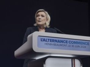 仏極右、過半数確保への道狭まる－競合政党が213選挙区で候補調整か
