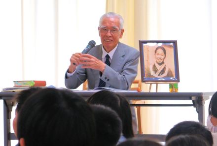 「女性はトラックに積み込まれ、凍った死体が山積み」ソ連軍の襲撃、87歳男性が語る終わらない戦争