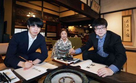 「将棋の文化・歴史が生きている」新潟・高島屋の芳名帳　ヒューリック杯棋聖戦会場　〈マンスリー将棋〉