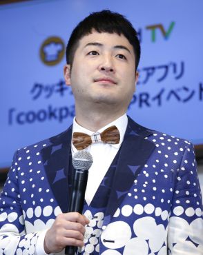 元和牛・水田信二さん夫婦、ペアルックで密着「お似合い」「ラブラブ」モー娘。牧野真莉愛さんが2ショット公開