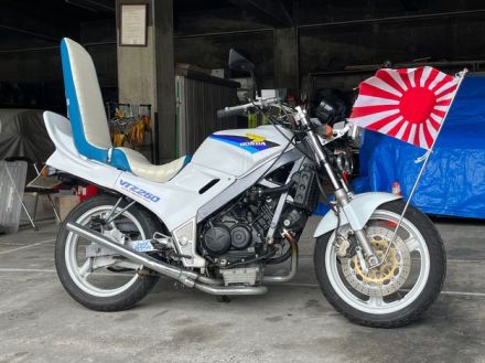 騒音を立てながらバイクで信号無視し、車の運転手にケガ　17歳の少年逮捕　広島市　