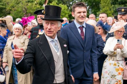 チャールズ英国王夫妻、ガーデンパーティーに出席 スコットランド