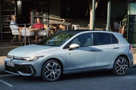 マークが光る!! VW『ゴルフ』改良新型を発表…アイコンの最新版