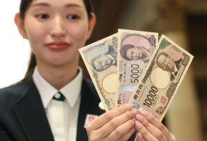 新紙幣発行　大阪の銀行窓口にも両替の列　「タンス預金」あぶり出しも期待