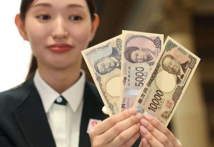 新紙幣発行　大阪の銀行窓口にも両替の列　「タンス預金」あぶり出しも期待