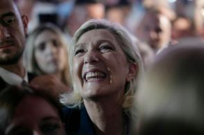 仏総選挙、与党連合と左派が候補一本化進める　右翼の食い止め狙い