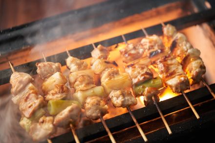 「兵庫県で人気の焼き鳥」ランキング！　2位は淡路丹波の朝びき地鶏が堪能できる神戸市の「炭火焼き鳥 鳥っぷ 神戸三宮」、1位は？ 【2024年7月3日時点】