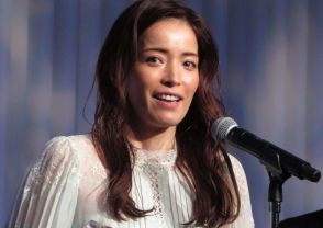 43歳沖縄出身女性歌手、サプリ１日約40粒で美貌キープに「ええ感じ」「歳とらないの？」