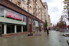 【輸入品で5割値上がり】目抜き通りがシャッター街になった戦時下のモスクワ ロシア人のトラウマ「デフォルト」