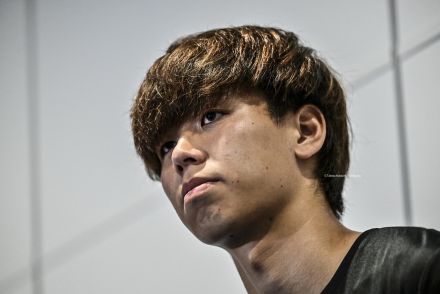 「金メダルを取りたい」川崎からパリ五輪に選出された19歳・高井幸大が意欲語る!“高井節”健在も、前日の練習後とは違った“内に秘めたる闘志”見せる