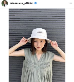 真野恵里菜、バケハ×ワンピの爽やかコーデがかわいい！「今日も可愛いくて綺麗」「バケハも可愛いねぇ！」の声