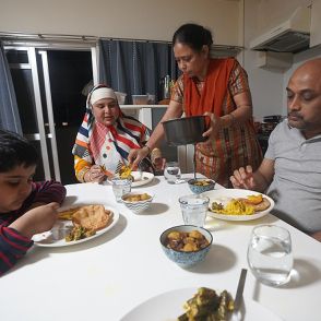 東インド出身ITエンジニア　激務の合間に家族と囲む食卓