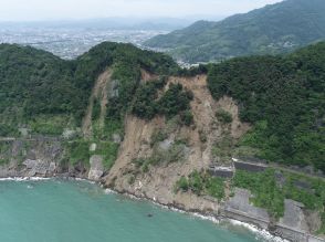 焼津・大崩海岸沿いの斜面崩落　浜当目トンネルが全面通行止め