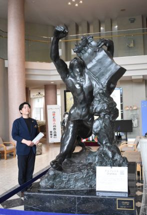 「考える人」のロダン作　「オルフェウス」像をホテルに展示　森の芸術祭に合わせ企画／岡山・美作市