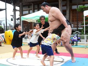 力士にどすこい！湊部屋が保育園訪問　「稽古してご飯食べて、たくさん寝る」園児の質問丁寧に回答