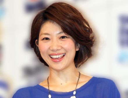 ＜潮田玲子＞ミニスカ美脚のゴルフウエア　「スタイル最高です」「可愛いですね」の声