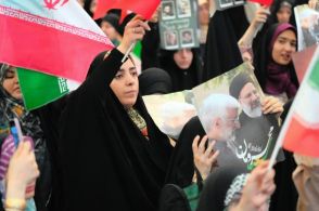 イラン大統領選、5日に決選投票　保守・改革派一騎打ち、投票率焦点