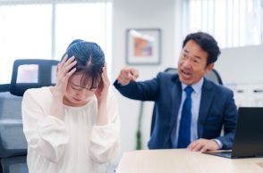 係長の上司「祖母が亡くなったくらいで、3日も休みやがって！」…まさかの手土産を請求！？　「これってパワハラですよね？」【社労士が解説】