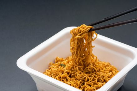 【関東在住者に聞いた】ソースがうまい「カップ焼きそば」ランキング！　2位は「日清食品 焼そばU.F.O.」、1位は？