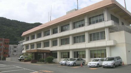 パトカーが軽乗用車と出会い頭に衝突　1人けが　鹿児島県奄美市