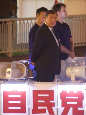 自民大苦戦の東京都議補選を「ポスト岸田」２人が応援　ヤジは飛ばず聴衆と握手で支持訴える