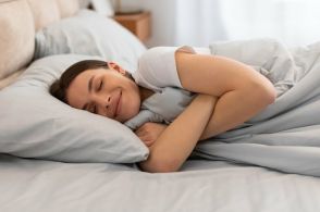 週末の「寝だめ」って効果ある？米国民健康栄養調査のデータを用いた研究より