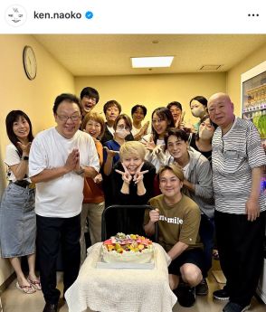 研ナオコ、「梅沢富美男劇団」から少し早めの誕生日のお祝い！「素敵なファミリー写真」「全然変わらない美しさ」