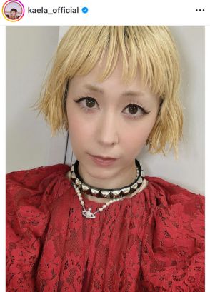 木村カエラ、金髪×赤ワンピのド派手コーデ姿がステキ！「お似合いです」「スタイリングも最高」