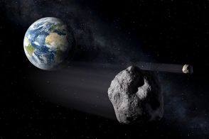 地球に接近した2つの巨大小惑星、NASAが画像公開　1つに衛星を発見
