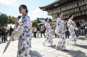 京都・八坂神社で芸上達願う　芸舞妓が無病息災の「お千度」
