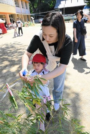 「願い事かなってほしい」　安積幼稚園児、保護者と ささの葉に短冊　福島県郡山市