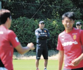 J1名古屋・長谷川健太監督、「戦いにいくんだよ」リーグ6戦未勝利の正念場で首位町田戦、MF森島のボランチ先発明言で示した「覚悟」