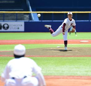 女子部員が始球式　柏崎・長谷川晴菜ノーバンならずも長岡大手・田中空がしっかり捕球／新潟