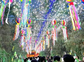 大阪・四天王寺　願いを込めた「笹トンネル」に笑顔　きらびやかな輝きにうっとり