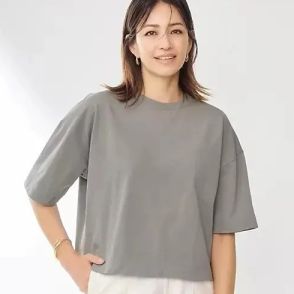 【50代が着るべきTシャツ3選】猛暑をおしゃれに乗り切りたい！