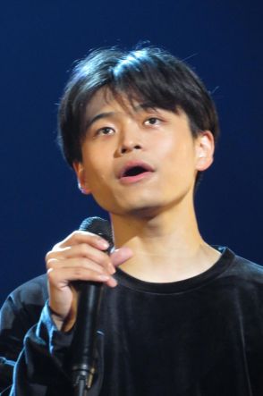 二見颯一、妖艶ダンスにファン500人ため息「二見君らしく歌ってと」堀内孝雄作曲の新曲も披露