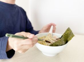 【男性に聞いた】「言わなかったら袋麺とばれなそうな袋麺シリーズ」ランキング！　2位は「日清ラ王」、1位は？