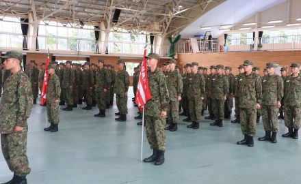 水陸機動団の新隊員が教育開始式　初の女性も　陸自相浦駐屯地　長崎