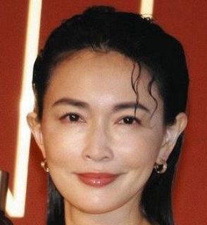 45歳・長谷川京子、美脚のぞくミニスカ…全身黒コーデにネット称賛「尊い」「セクシー」「ハセキョーカッコイイ！」