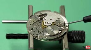 オークションで落札した1953年に初めてGMT機能が付き腕時計を修復　腕時計を蘇らせる職人技がすごい