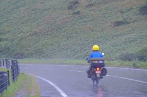 【カブガールが行く】雨の日のツーリングに使えるバイク専用レインウェアおすすめ5選