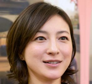 広末涼子〝真っ黒〟撮影ショットにファン違和感…「なんか怖い…」「大丈夫？」