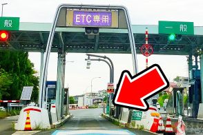 「えっ、ETCゲートが開かない!?」うっかり車載器に「ETCカード」挿し忘れ！ やりがちトラブルの「正しい対処方法」とは