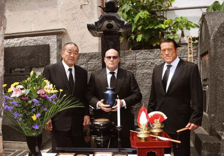 〝神様〟カール・ゴッチのお墓が南千住にできたワケ　回向院住職が激白「八方ふさがりでウチに来た」