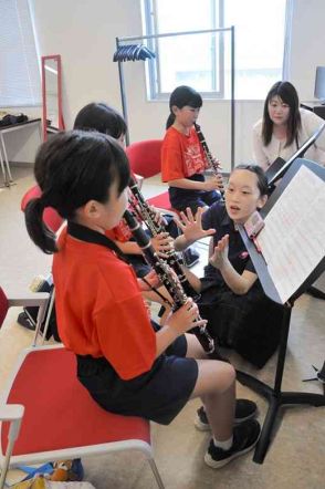 10年連続「日本一」の技、小中学生に伝授　熊本・玉名女子高吹奏楽部