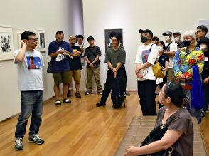 「被写体とシンクロ」　郡山市立美術館で平間至展、自ら作品解説