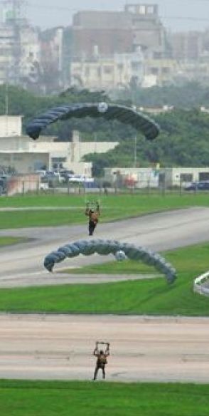 米軍、あす7月8日にパラシュート降下訓練か　米軍嘉手納基地で　米連邦航空局の航空情報に掲載