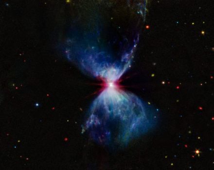 新たな星の成長を伝える“砂時計”　ウェッブ宇宙望遠鏡が観測した暗黒星雲「L1527」