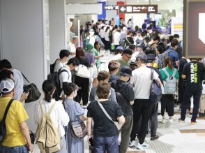 エア・ドゥ機オイル漏れ　女満別空港、羽田行きの最終便欠航　航空各社のカウンターに長蛇の列